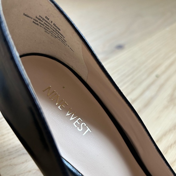Nine West black leather pumps - size 8 - Picture 3 of 4